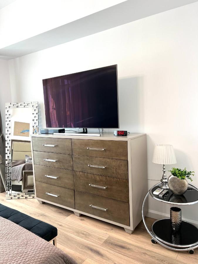 Sky View - Luxury Apartament - Sanador Victoriei Boekarest Buitenkant foto