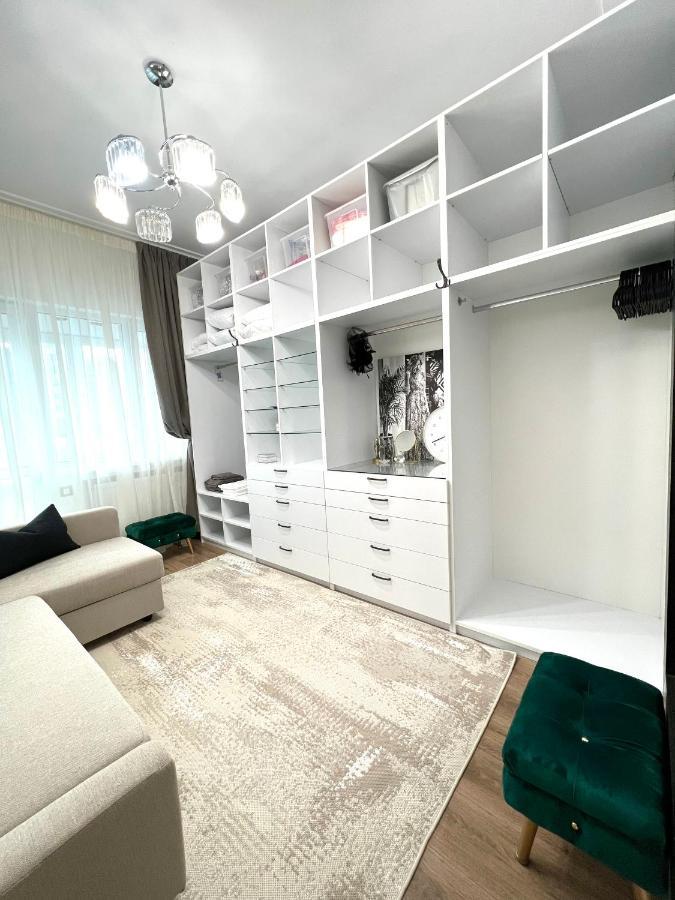 Sky View - Luxury Apartament - Sanador Victoriei Boekarest Buitenkant foto